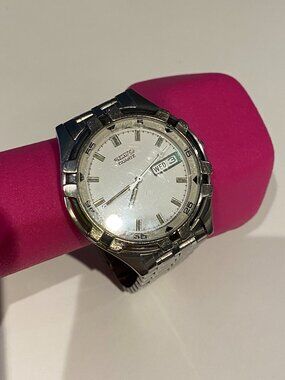 vintage 90s seiko quartz 7N43 - 7091 white dial mens watch preowned